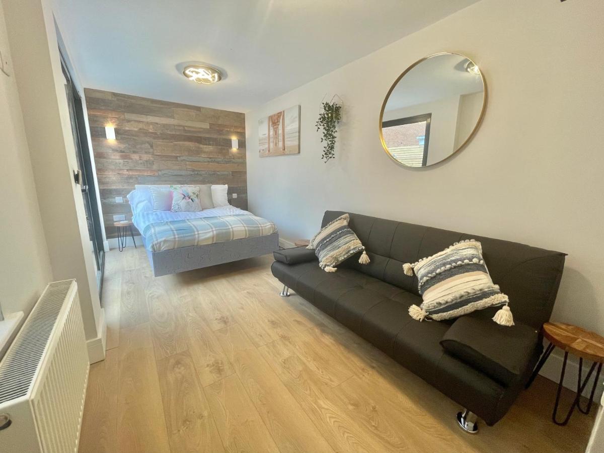 Cloud9 Guest House - By Coastline Retreats - 2 Bedroom Self Contained Garden Flat - Luxury Bath, Netflix, Superfast Wifi, Parking Included Bournemouth Exterior foto